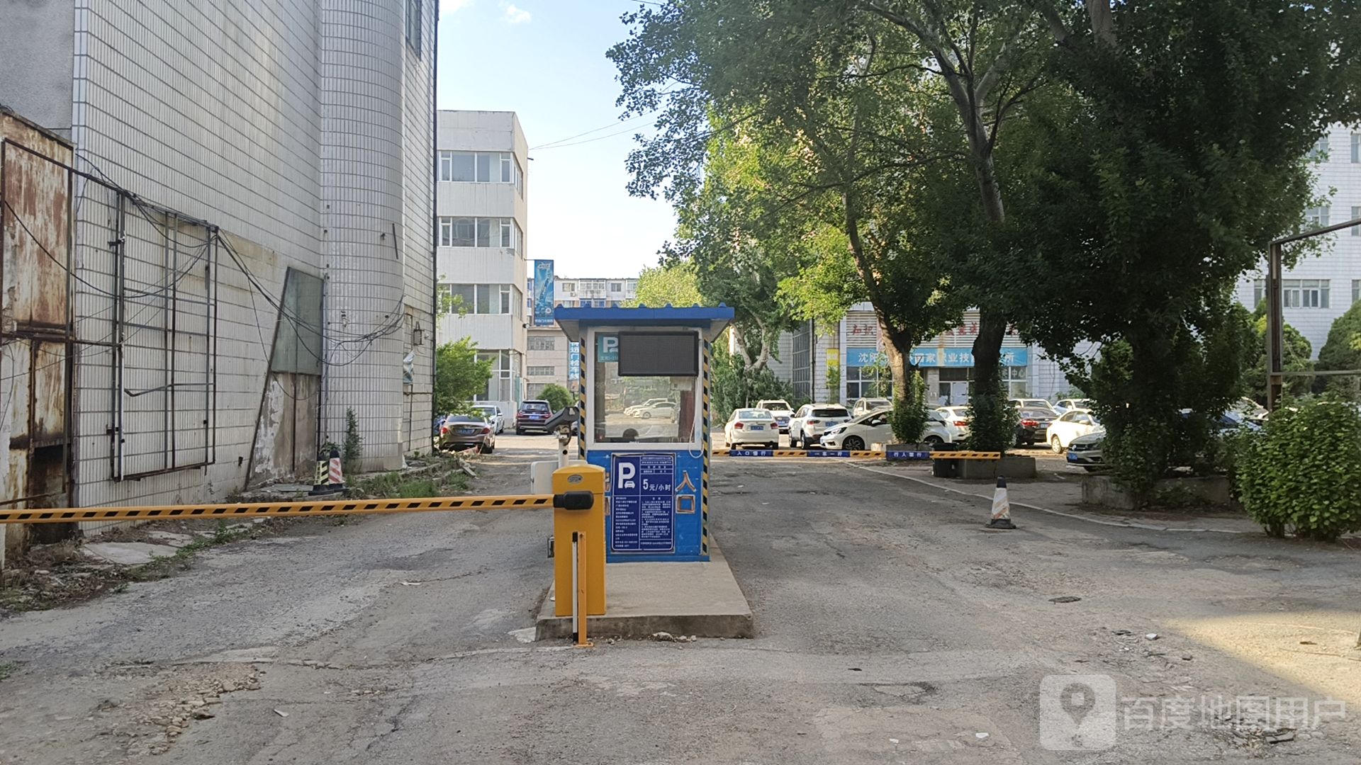 路人王怀远门篮球馆(中街店)-停车场