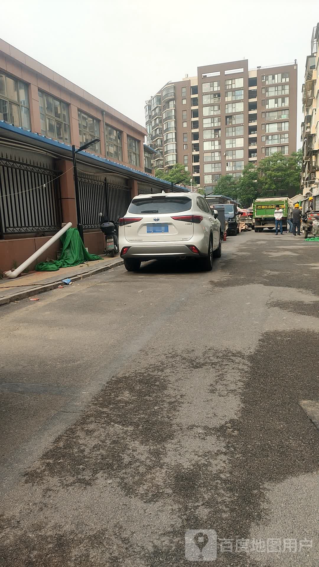 北京市广渠门中学北侧停车场