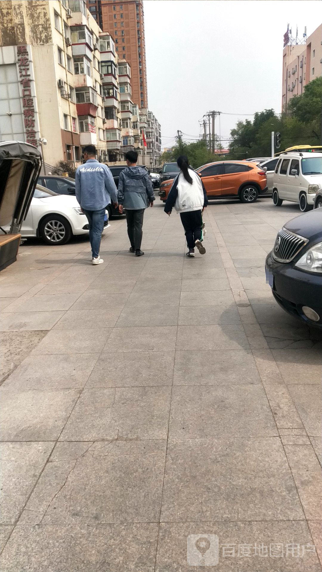 亚中会计楼东侧停车场