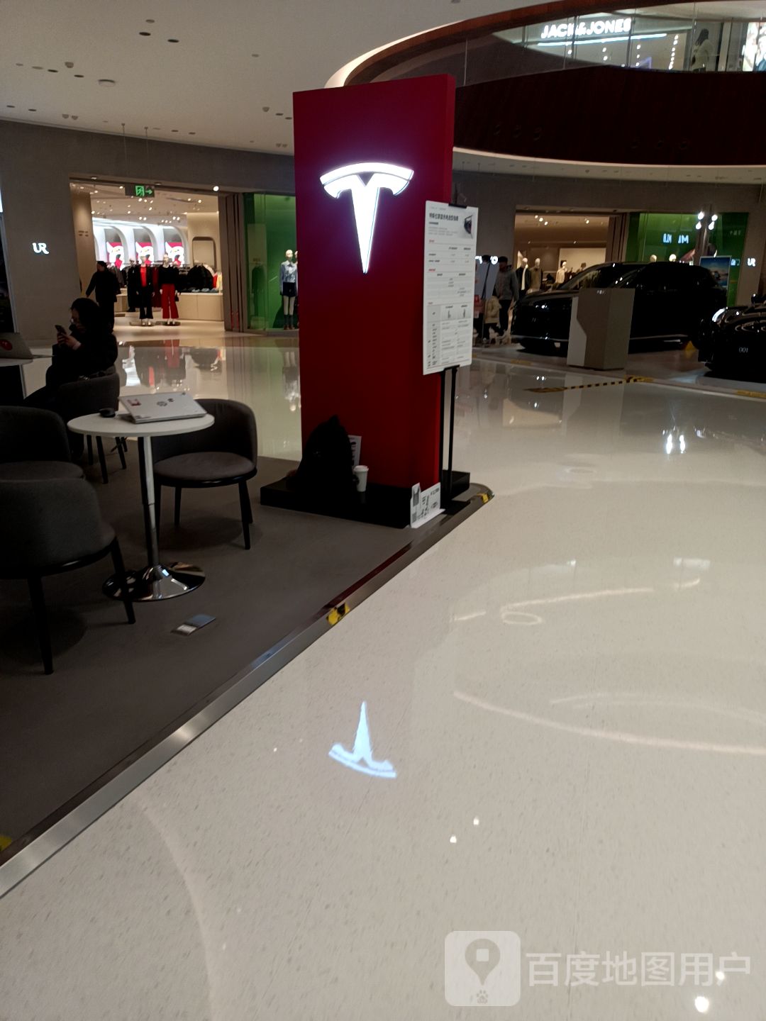 特斯拉(南阳万悦城城市展厅)