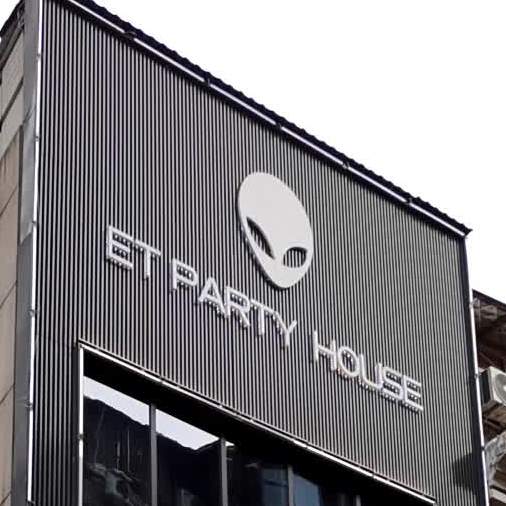 ET PARTY HOUSE