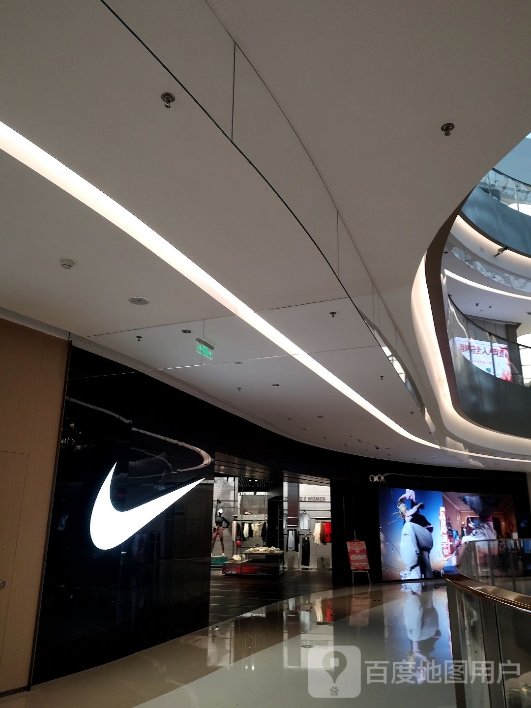 郑州高新技术产业开发区石佛镇NIKE(正弘汇店)