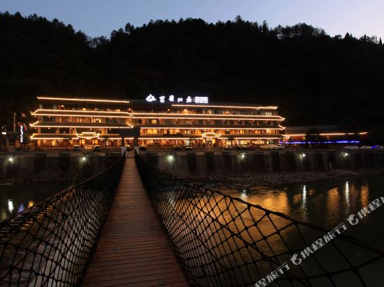 云和云中间岩壁仙居民宿