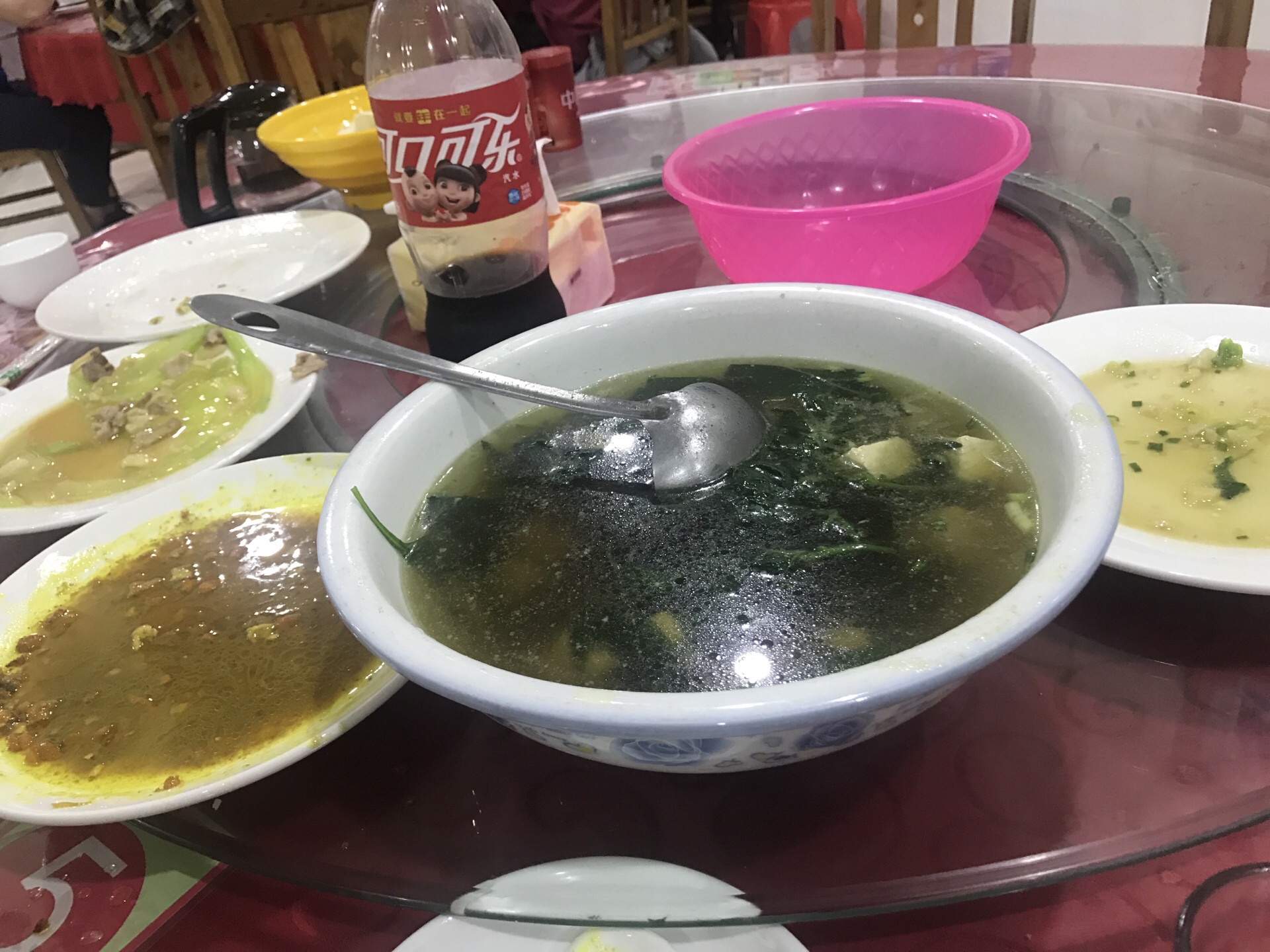 何记乡村菜馆环境