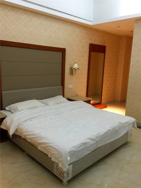 万宁兴隆市礼纪商务酒店