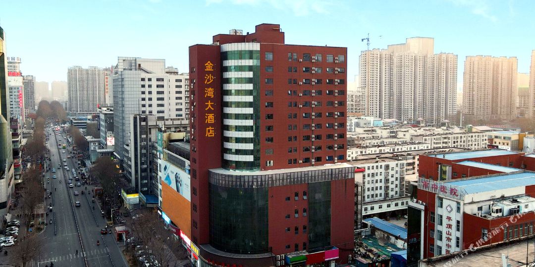 金沙湾大酒店(平顶山和平路步行街店)地上停车场-出入口