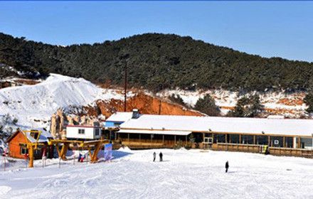 千山滑雪场停车场-出入口