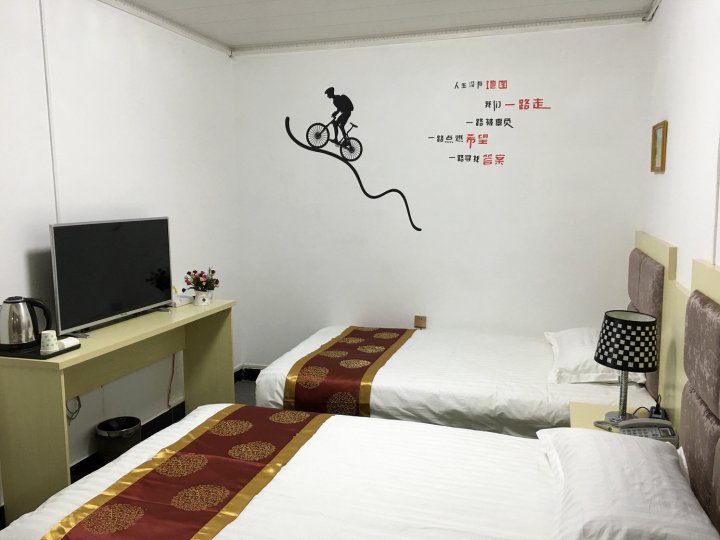 乌兰天镜客栈