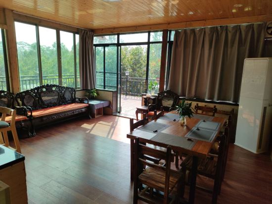 鹤山客家邨民宿(泮坑大道分店)