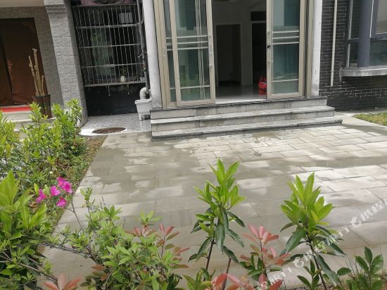 武当山太极湖畔别院民宿(太和西路分店)
