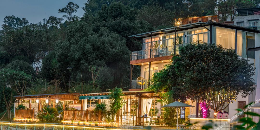云逸南山花园·泉水鸡·自助烧烤·烤全羊(南山店)