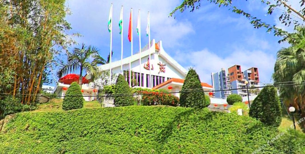 五指山旅游山庄停车场-出入口