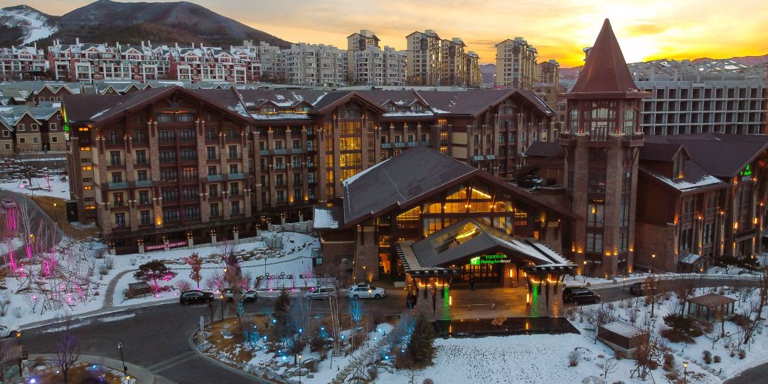 张家口崇礼富龙四季小镇度假酒店地下停车场-出入口